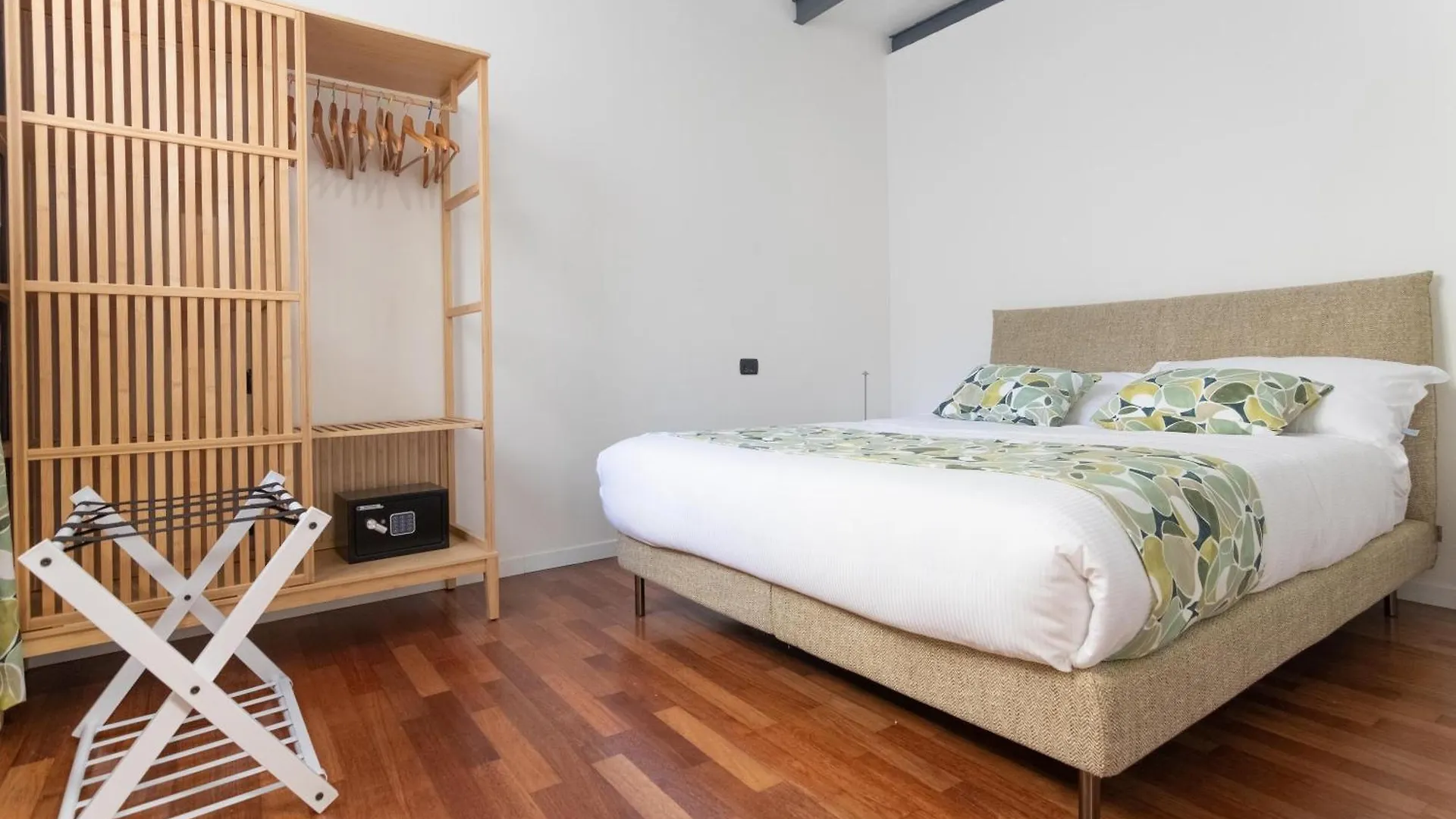 Mini Loft Torre San Vitale Como 0*,  Italy